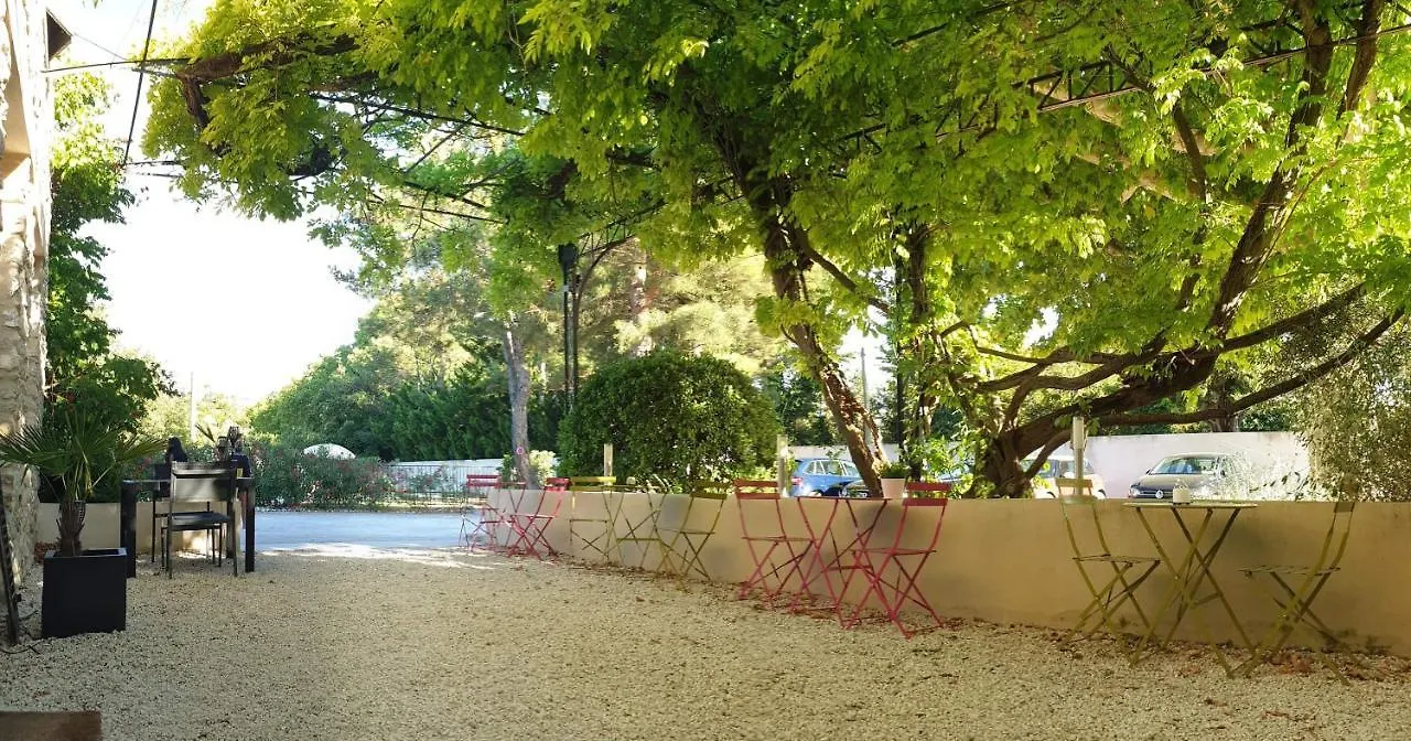 Bed and Breakfast La Bastide des Arts à Saumane-de-Vaucluse 0*,