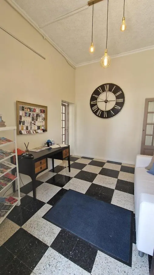 Bed and Breakfast La Bastide des Arts Saumane-de-Vaucluse 0*,  Francia